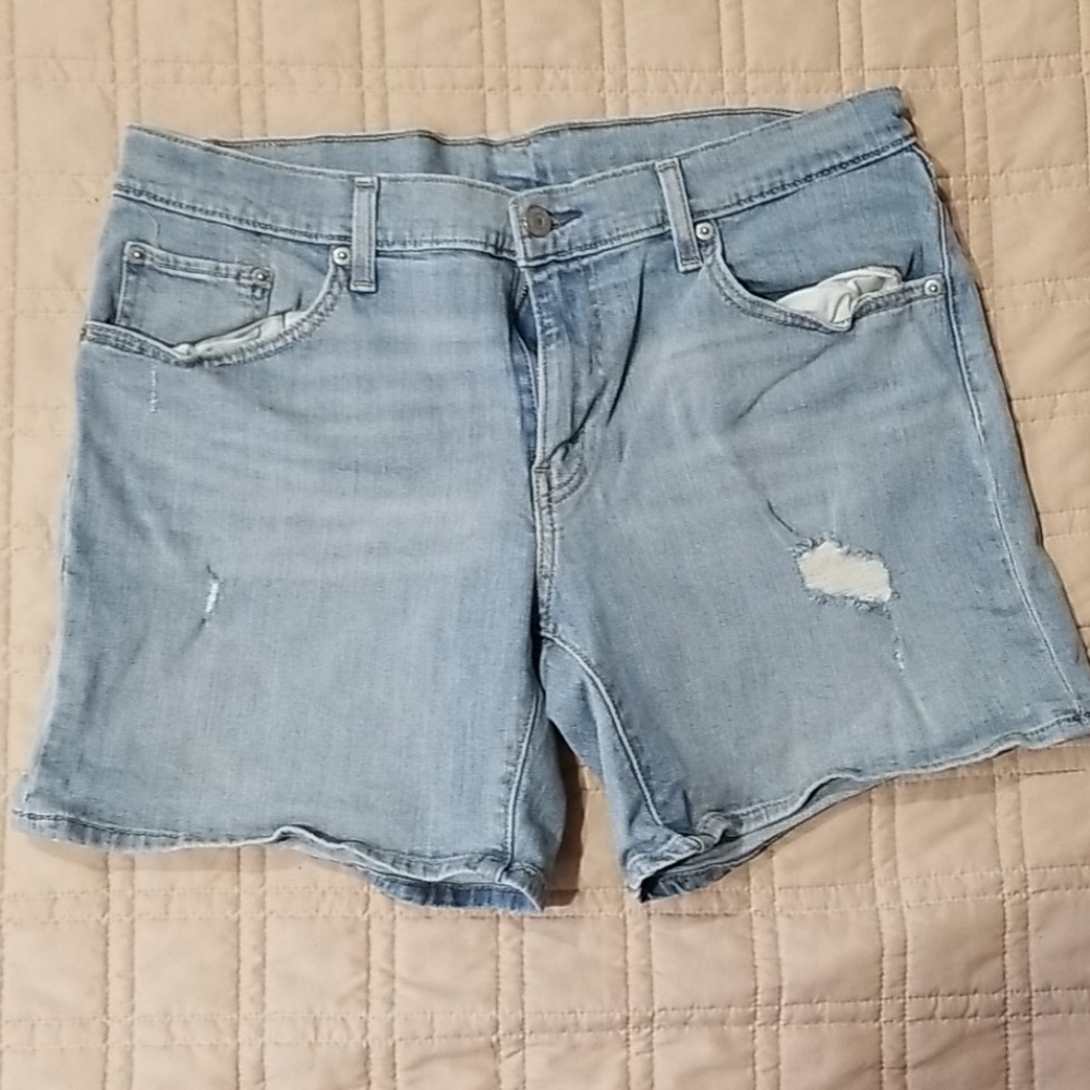 Levi jean shorts size 32